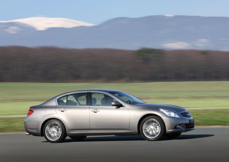  Infiniti G37 2010 года  (EU) (фото 33 из 53)